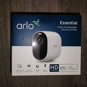 Arlo essential wire-free spotlight security camera